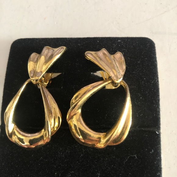 Three sets of vintage clip on earrings. Can be worn togeather or separate. - Picture 4 of 8